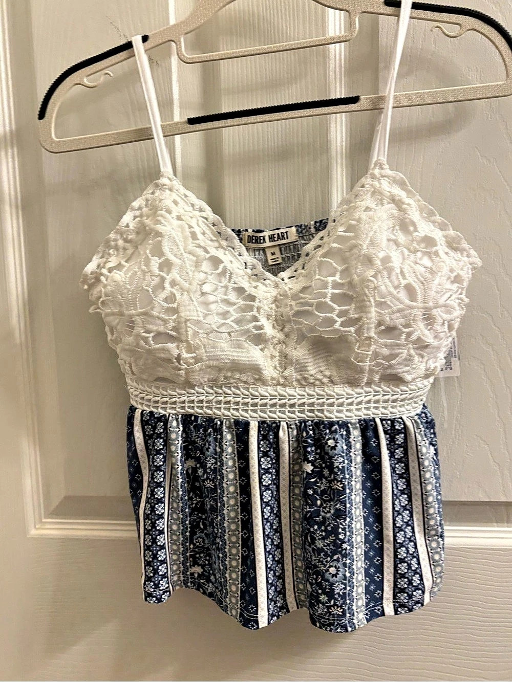 Derek Heart Floral Lace Cami in Blue & White Medium Like New
